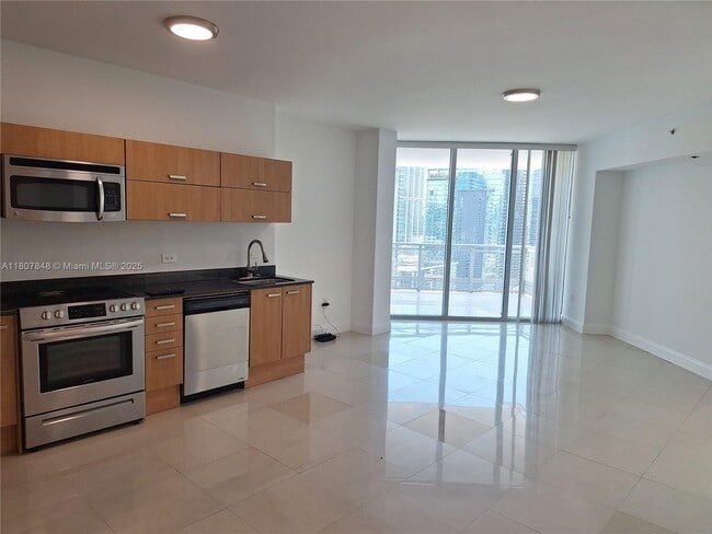 Building Photo - 350 S Miami Ave