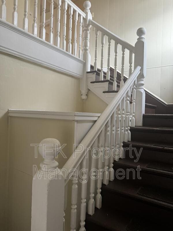 Building Photo - 26 Augustine St