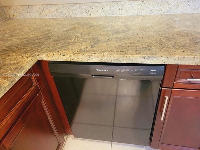 Building Photo - 2504 NW 9th Ln