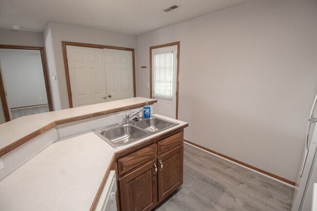 Building Photo - 1316 Valley Creek Ln