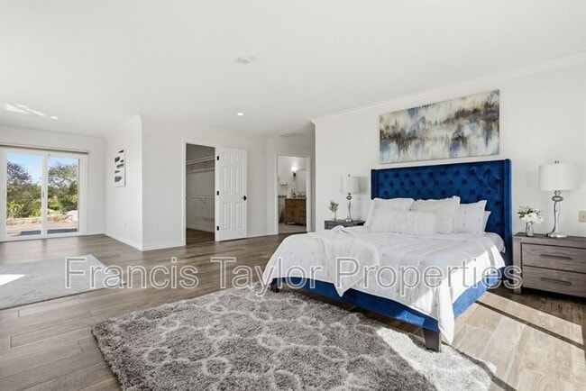 Building Photo - 29059 Meadow Glen Way W