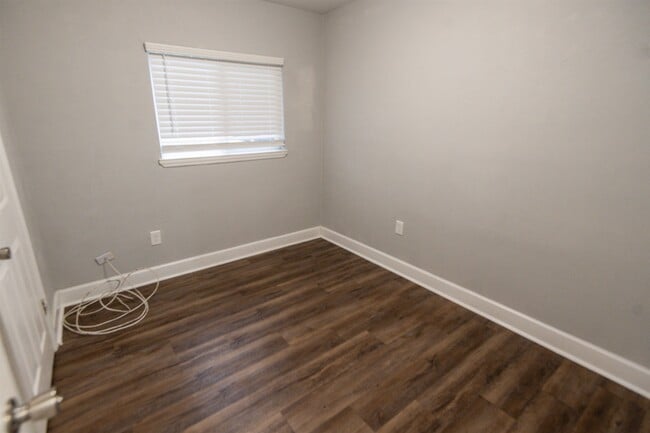 Building Photo - 3196 N Ridge Rd