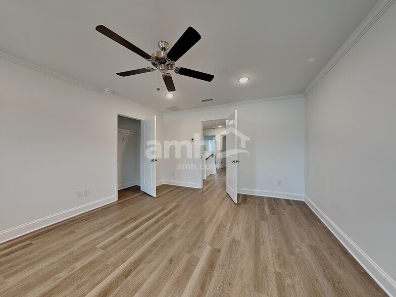 Building Photo - 6042 Rosemore Ln