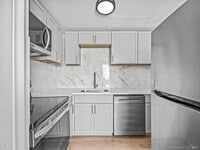 Building Photo - 98 Carlton St