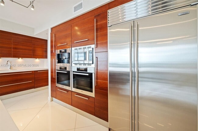 Building Photo - 18201 Collins Ave