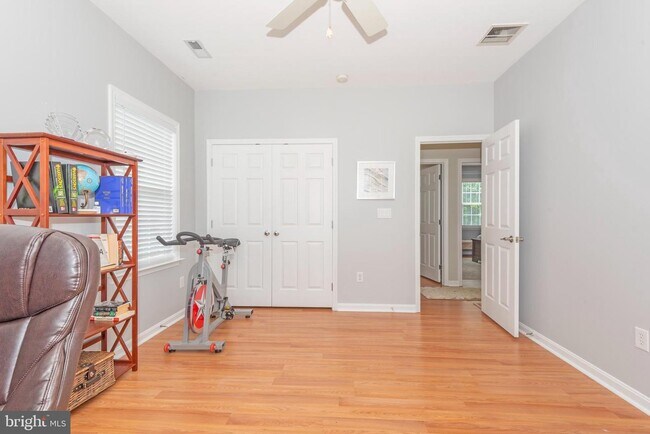 Building Photo - 18959 Gold Finch Cove