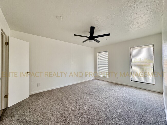 Building Photo - 1620 N Wilmot Rd