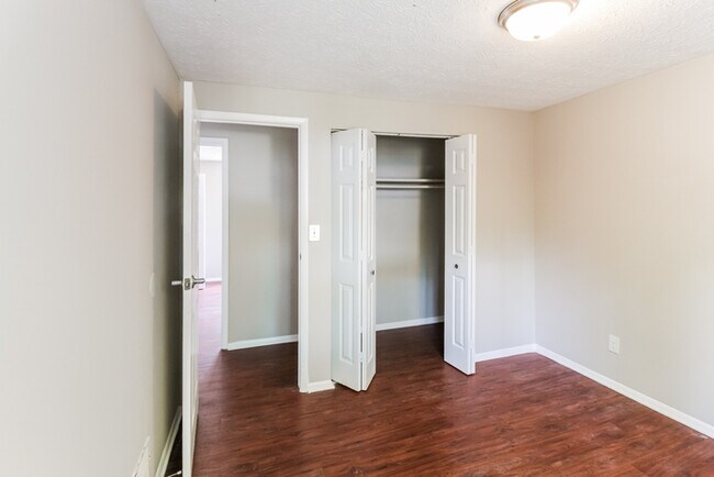 Building Photo - 2130 Scarbrough Dr