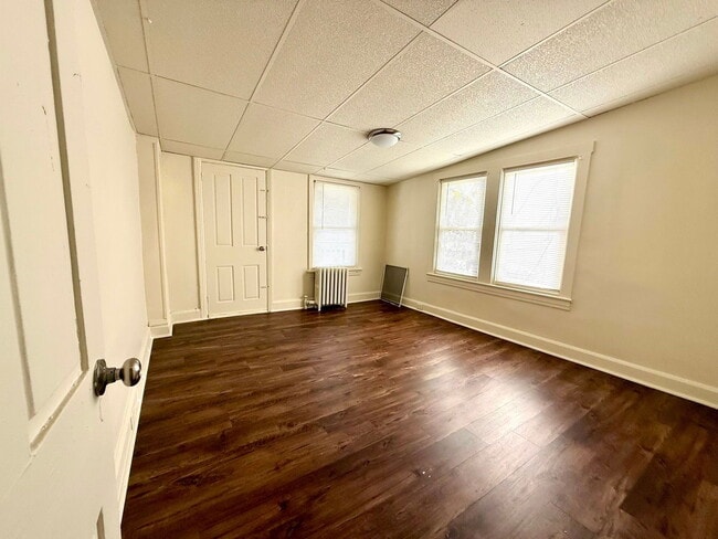 Building Photo - 305 S Front St