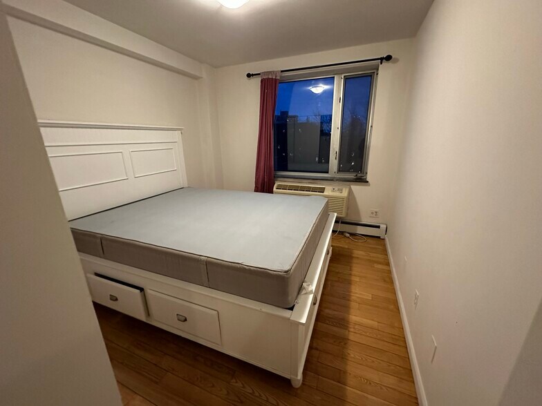 Building Photo - 13203 Sanford Ave