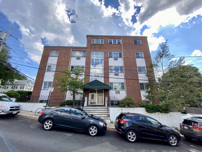 Building Photo - 2 Larose Pl
