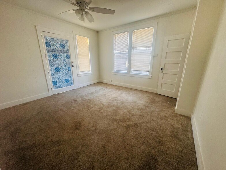 Building Photo - 15 E 24th St