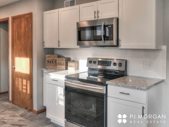 Building Photo - 4 bedroom, 3 Bathroom House