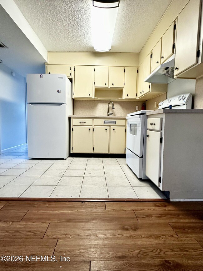 Building Photo - 2821 Searchwood Dr