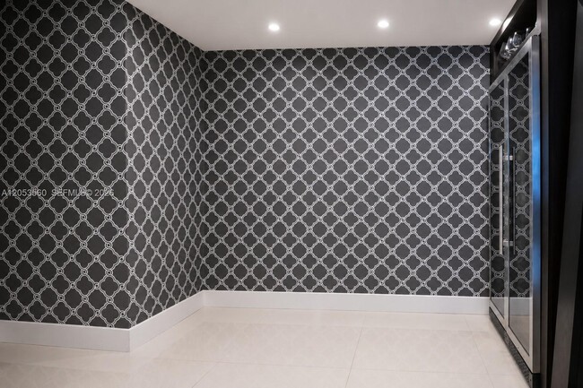 Building Photo - 825 Brickell Bay Dr