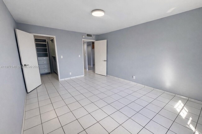 Building Photo - 8005 Lake Dr