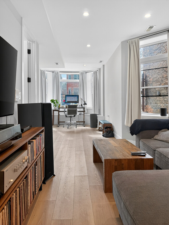 Building Photo - 2818 W Fletcher St