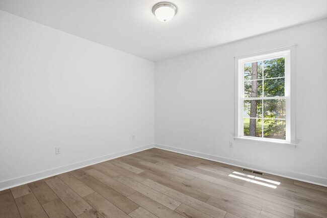 Building Photo - 21169 Baileys Ln