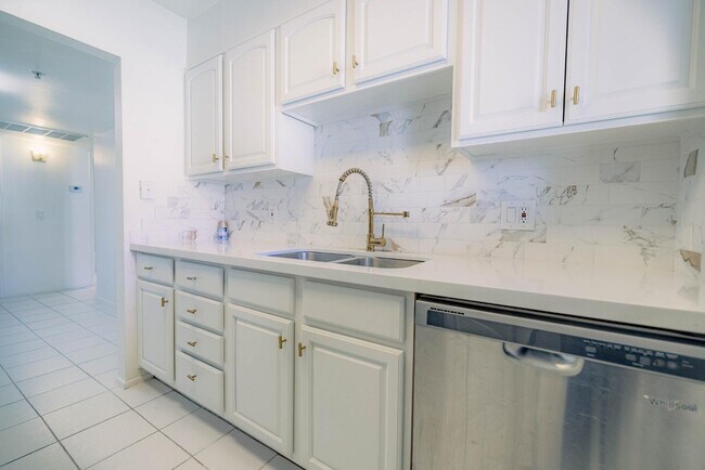 Building Photo - 1650 N 87th Terrace