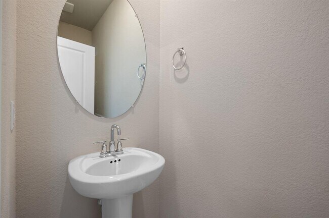 Building Photo - 529 View Dr