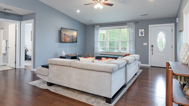 Building Photo - 664 Old Fort Rd