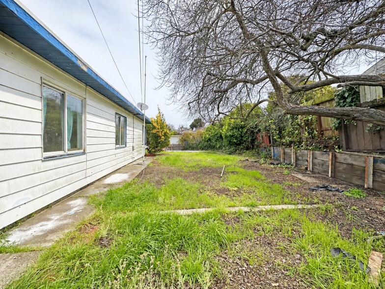 Building Photo - 3160 Groom Dr