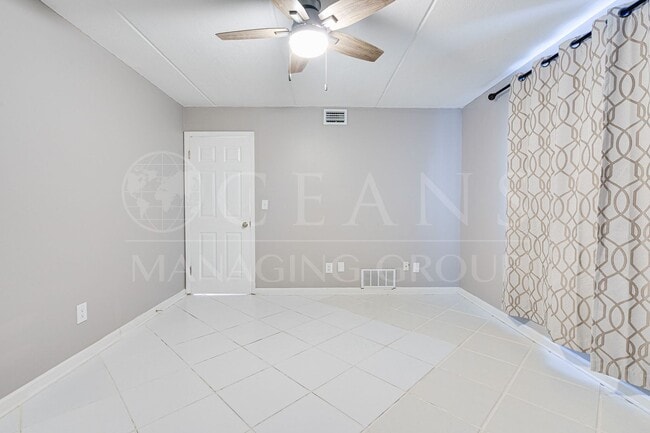 Building Photo - 1st Floor Oceanfront Condo