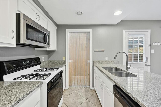 Building Photo - 1904 Goodrich Ave