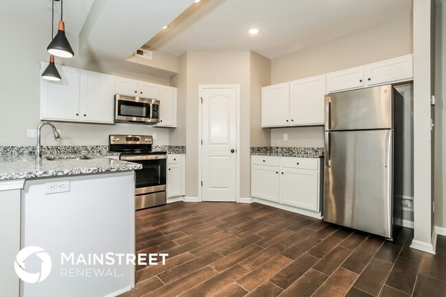 Building Photo - 2052 N Sarah Dr