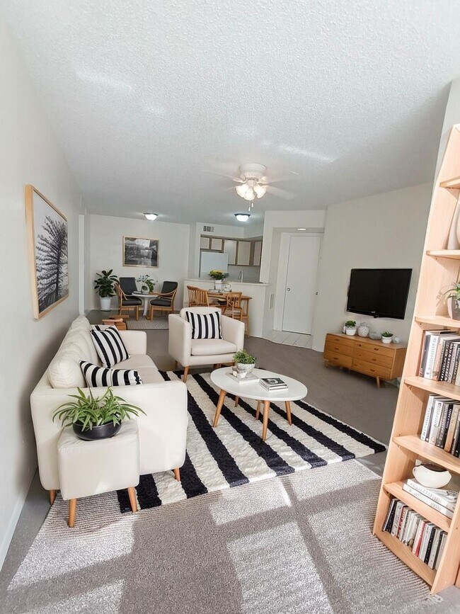 Building Photo - V1113