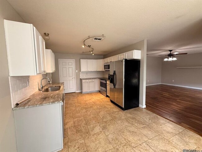 Building Photo - 12862 Bonnie Bleu Dr