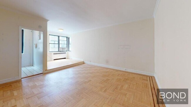 Building Photo - 124 E 24th St