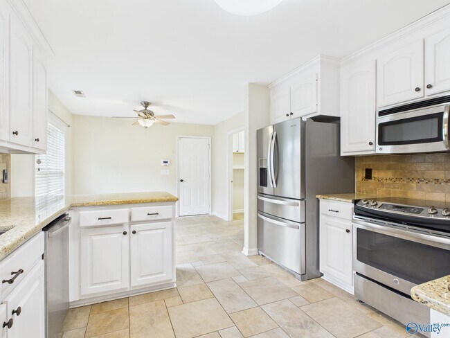 Building Photo - 122 Bellingham Dr