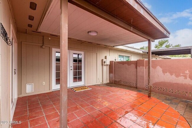 Building Photo - Furnished Optional 3 bed 2 bath Townhome