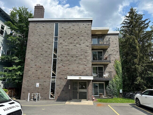Building Photo - 26 Inman St