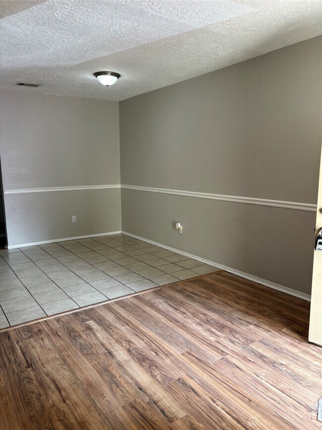 Building Photo - 927 Three Forks Dr