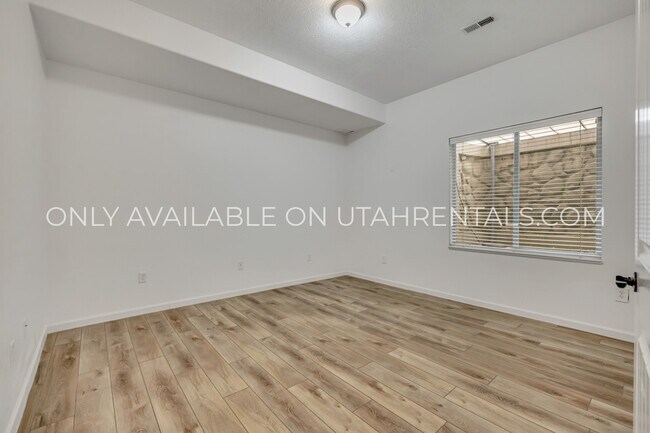 Building Photo - 2979 Desert Forest Ln
