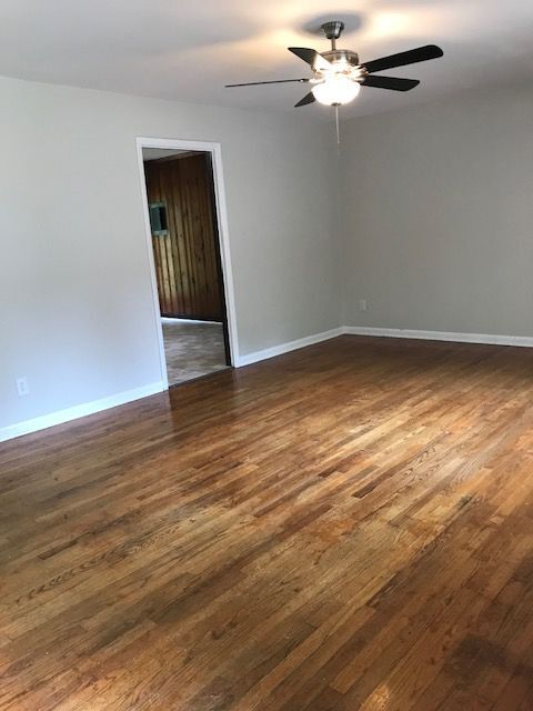 Building Photo - 5615 Lakeside Trl