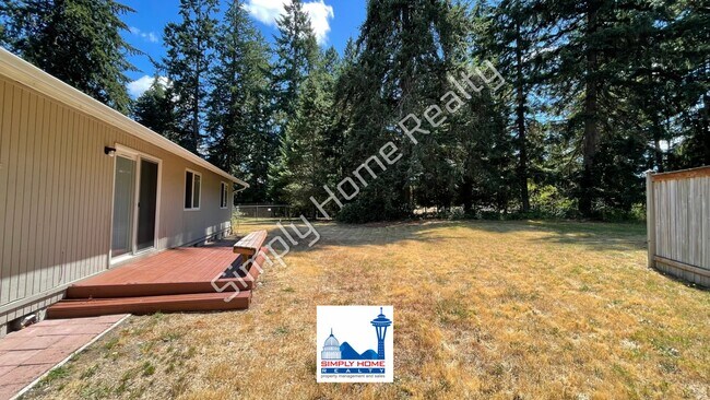 Building Photo - LUXURY DUPLEX RENTAL WITH SPACIOUS BACKYARD