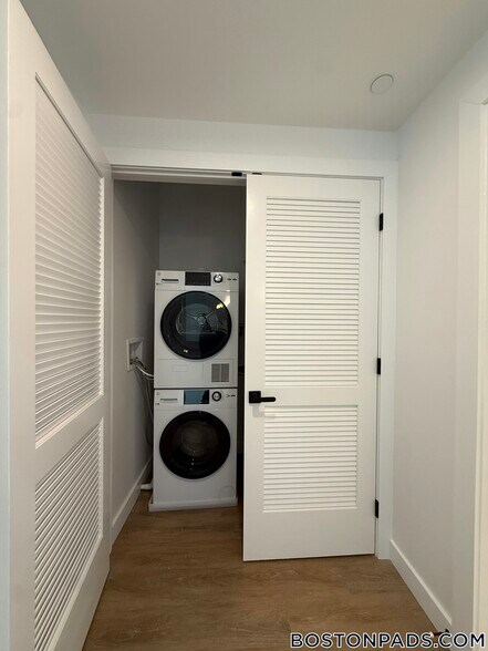 Building Photo - 199 Gardner St