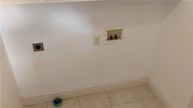 Building Photo - 3909 NE Kensington Ave