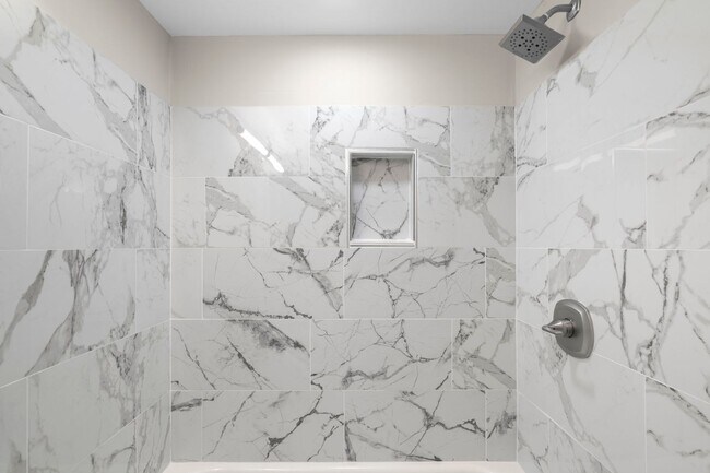 Building Photo - 3 Bed 2.5 Bath - Gaithersburg Townhome - Completely Renovated