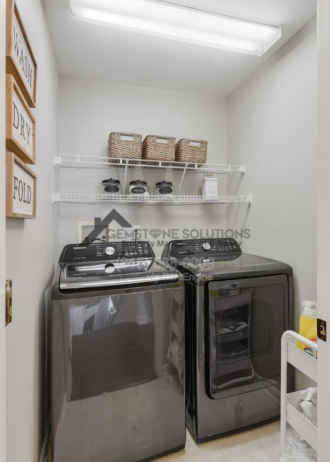 Building Photo - 7111 Lenox Village Dr
