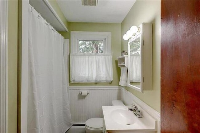 Building Photo - 135 Holly Rd