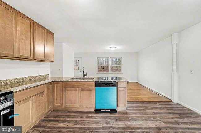 Building Photo - 4127 Cabin Rd