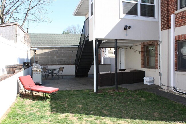 Building Photo - 3157 Waterbury Ave