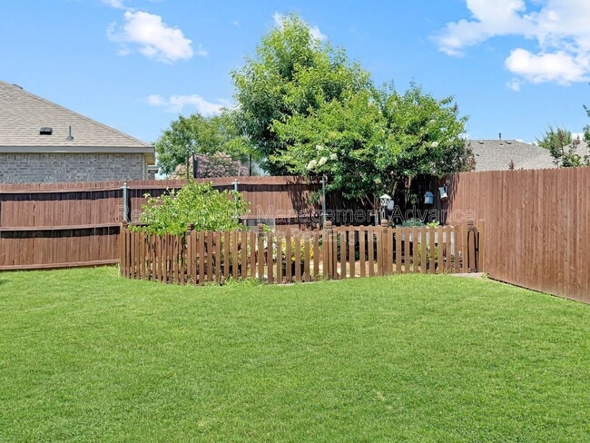 Building Photo - 1305 Savannah Ridge Dr