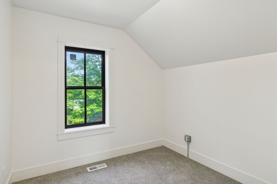 Building Photo - 2532 Eitel Rd