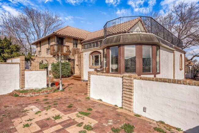 Building Photo - 990 Beech St