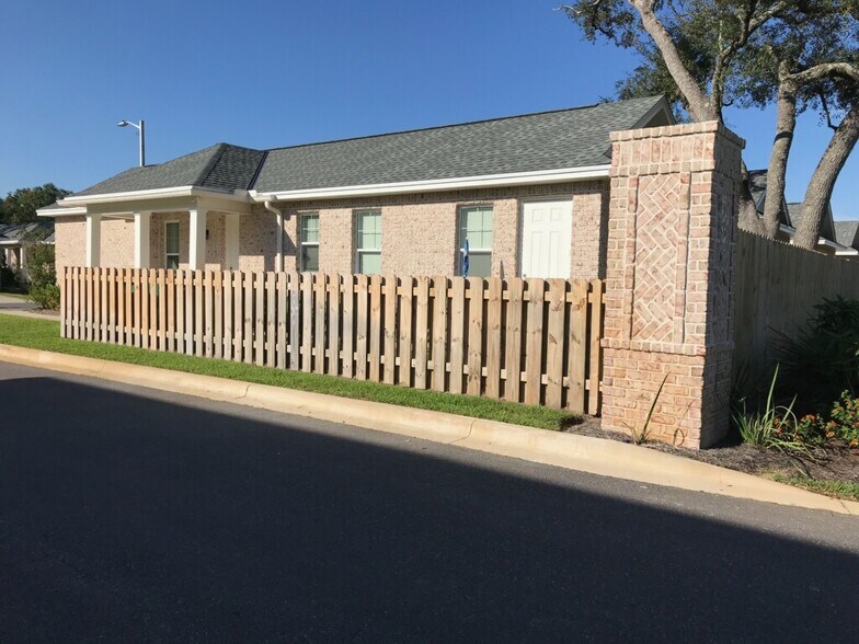 Building Photo - 101 Alley Ln